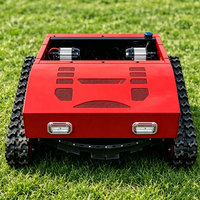 Tondeuse à gazon sur chenilles télécommandée avec moteur essence pour coupe d'herbe de verger terrain rugueux et végétation