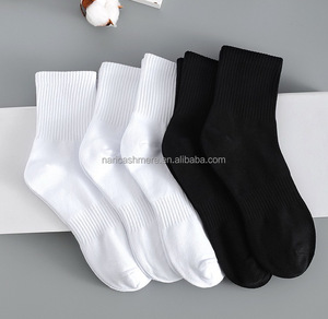 Nr Bán Buôn Chất Lượng Cao Biểu Tượng Tùy Chỉnh Phòng Tập Thể Dục Unisex In Thêu Người Đàn Ông Bông Chạy Vớ Thể Thao Crew - Product Image 4