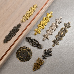 Protections d'<span class=keywords><strong>angle</strong></span> décoratives en alliage de zinc pour boîtes cadeaux en bois, bandes de protection d'<span class=keywords><strong>angle</strong></span> en tôle, couvre-angles - Product Image 1