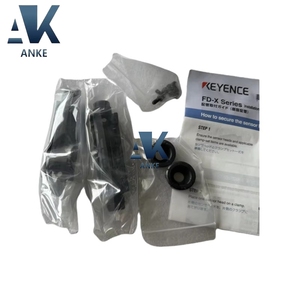 Sensor de Flujo Keyence FD-XC8R1 con Abrazadera para Tubería de Resina, Utilizado para el Control de Flujo de Soluciones de Limpieza en la Industria de la Impresión - Product Image 1
