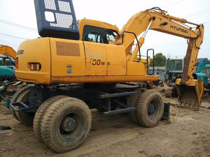 Pelle multifonction sur chenilles originale de la Corée Hyundai 130 à haut rendement en bon état en vente - Product Image 4