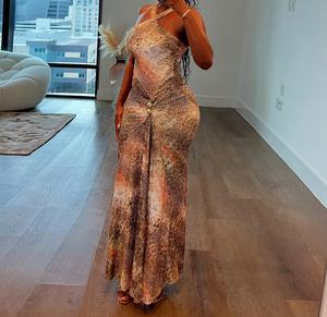 Viviblook Z225DS02 Nouvelle Robe de Soirée Femme Sexy Dos Nu Sans Manches Coupe Ajustée Plissée Imprimée à Bretelles Longue - Product Image 1