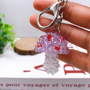 พวงกุญแจโลหะแบบกำหนดเองได้ ของตกแต่งกระเป๋าสะพายเด็ก ลูกปัดอะคริลิคใสทรงเหลี่ยม งานแฮนด์เมด พวงกุญแจรูปเห็ดน่ารักสำหรับรถยนต์ - Product Image 4