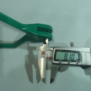 Manille d'éviscération en plastique avec tige de suspension et goupilles pour l'abattage de la volaille - Product Image 5