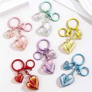 Nuovo Portachiavi Colorato in Acrilico a Doppio Cuore, Ciondolo Olografico Mini Carino per Zaino e Borsa, Regalo Dolce per Ragazze e Donne - Product Image 1