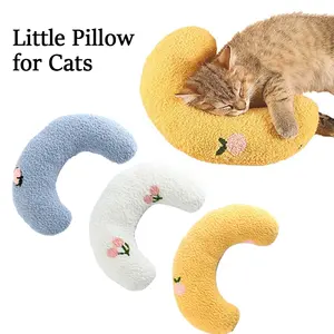 猫小枕头时尚脖子睡眠小狗U形枕头猫枕头小猫头枕狗睡觉。