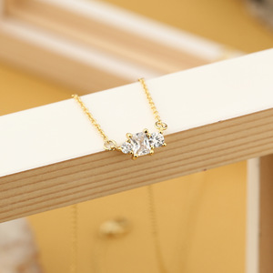 Elegante Collar con Colgante de Cadena de Eslabones de Latón Chapado en Oro de 18K para Mujer, con Circonita 5A, Forma Geométrica, Estilo Moderno, Regalo con Diseño de Garra - Product Image 4