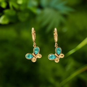 Pendientes de Moda con Baño de Oro PVD, Acero Inoxidable 316L, Diseño de Mariposa Sostenible y Resistente, con Gemas Color Verde Azulado - Product Image 3
