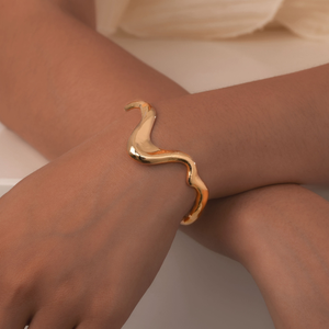 Joyería fina minimalista para mujer, moda para mujer, pulsera abierta líquida exagerada, collar, conjunto de joyería Irregular con giro geométrico dorado - Product Image 6