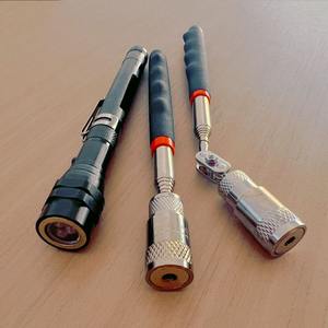 Outil de ramassage magnétique télescopique à LED Lampe de poche flexible et puissante <span class=keywords><strong>pour</strong></span> vis, écrous et objets métalliques - Product Image 1