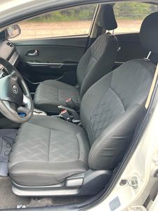Auto Usate Economiche in Vendita: <span class=keywords><strong>Kia</strong></span> K2 2011 <span class=keywords><strong>Bianca</strong></span>, 1.4L Automatica, Basso Chilometraggio, Guida a Sinistra, Berlina a Benzina - Product Image 5