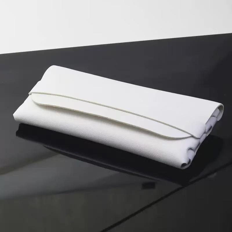 กล่องหนังสีขาว (มีสายรัด)