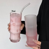 Mat glazen melkbeker, sapbeker, fruitthee- of cocktailbeker met matte textuur, modern, eenvoudig design, enkelwandig, zonder handvat en zonder deksel.