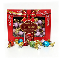 Élégante boîte cadeau en chocolat rouge à motif floral avec nœud, assortiment de gaufrettes fourrées au chocolat doré pour mariages et fêtes