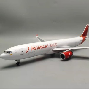 Modèle d'<span class=keywords><strong>avion</strong></span> en résine à l'échelle 1/135, 47 cm, 330 Colombia Avianca <span class=keywords><strong>Cargo</strong></span> Airlines <span class=keywords><strong>Airbus</strong></span> A330, avec trains d'atterrissage - Product Image 2