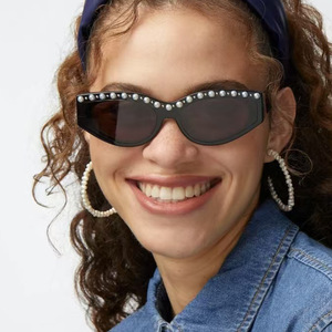 <span class=keywords><strong>Occhiali</strong></span> da Sole 2026 per Donna con Logo Personalizzato, Protezione UV400, <span class=keywords><strong>Occhiali</strong></span> da Sole con Perle, Montatura Piccola Stile Occhio di Gatto - Product Image 1