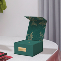Boîtes d'emballage personnalisées avec logo en bronze vert, en carton aseptique, auto-érectables, de forme carrée, avec doublure en éponge et fermeture magnétique, pour cadeaux