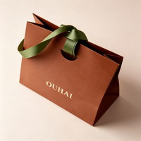 Sacs de shopping en gros personnalisés en papier kraft avec ruban en satin pour gants, mitaines et autres accessoires de mode