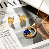 Collier pendentif exquis et polyvalent avec papillon et anneau rond, chaîne de clavicule unique pour femme, ensemble de bijoux assortis avec boucles d'oreilles