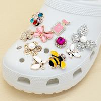 Breloques de luxe en métal, perles et diamants pour sabots, accessoires de décoration, pendentifs, strass étincelants, breloques de créateur en métal pour femmes