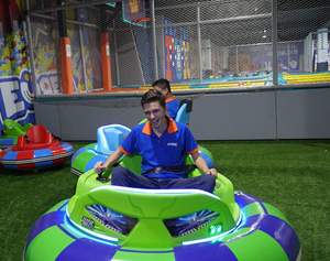 QIQU 2 <span class=keywords><strong>Voiture</strong></span> tamponneuse électrique gonflable en PVC 48V pour adultes, pour usage extérieur et intérieur, pour parcs et usage commercial, modèle UFO - Product Image 2