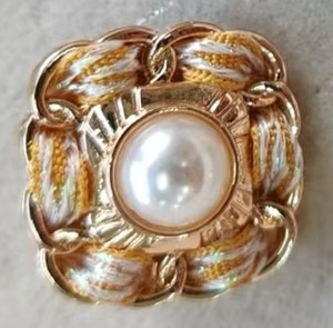 Bán Buôn Phong Cách Mới Vải-Bao Phủ 18Mm Nút Kim Loại Căn cứ Đơn Giản Hoa Mô Hình Rhinestone Biểu Tượng Trang Trí Cho Ghế Sofa Áo Len - Product Image 2