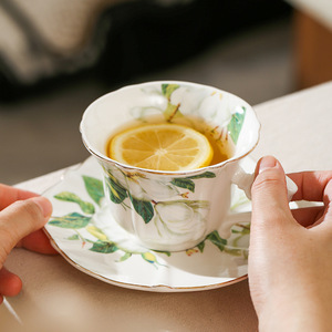 Vente en gros d'ensemble de tasses à expresso en céramique imprimée de fleurs vintage pour cafés ensemble de tasses à café et soucoupes avec bordure dorée - Product Image 3