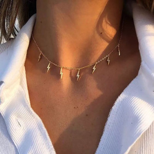 Collier ras du cou en alliage avec pendentif éclair et strass en cristal pour femme, à porter au quotidien - Product Image 2