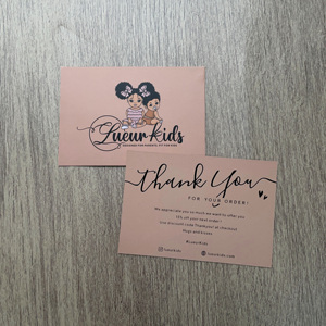 Tarjetas de Agradecimiento con Ilustración de Dibujos Animados y Logotipo Personalizado de 5.5x8cm, Impresión en Lámina Negra, Código de Descuento, Marca de Boutique Infantil, Negocio Cx8cm - Product Image 1