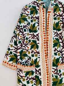 Chaqueta Bomber Larga Bordada a Mano Verde, Abrigo de Invierno para Mujer, Algodón Suzani Reversible, Ecológico y Transpirable - Product Image 3