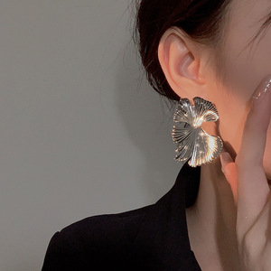 Boucles d'Oreilles Rotatives en Forme de Fleur de Ginkgo, en Plaqué Or 14K, Grandes Boucles d'Oreilles Légères, Bijoux, Cadeau - Product Image 4