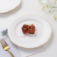 Assiette de présentation de luxe en porcelaine massique à bord doré, assiettes de dîner en céramique pour repas hôteliers, personnalisables pour événements, compatibles micro-ondes
