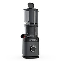 Krachtige elektrische slowjuicer met grote invoeropening voor groenten en fruit, voor één portie.