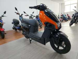 สกู๊ตเตอร์ไฟฟ้าแบบสปอร์ต 60v 72v ความเร็วสูง มอเตอร์ไซค์ไฟฟ้าสำหรับผู้ใหญ่ 2000w 80 กม./ชม. มอเตอร์ไซค์ไฟฟ้าสำหรับขาย - Product Image 2