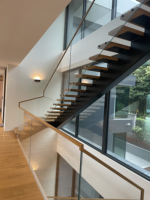 Marches d'escalier en verre suspendues droites modernes haut de gamme de norme australienne personnalisées en forme de spirale intérieure vente directe d'usine