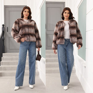 2025 européen américain femmes nouveau manteau de fourrure automne hiver Collection large rayure verticale col court Imitation Faux renard teint - Product Image 4