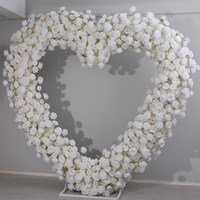 Élégant ensemble d'arche florale en forme de cœur de roses blanches réalistes, toile de fond en fleurs de soie 3D, demi-sphères de sol assorties, pour décoration de mariage et de fête des Mères