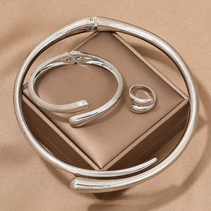 Zware Borduurontwerpen Pak <span class=keywords><strong>2025</strong></span> Metalen Temperament Geometrische Ring Gladde Dames Kraag Armband Ring Sieraden Pak - Product Image 3