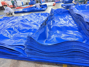 Bâche en PE tissé robuste, imperméable, rayée, en rouleau, haute durabilité, options de couleur et de taille personnalisées, abris de pluie extérieurs - Product Image 4