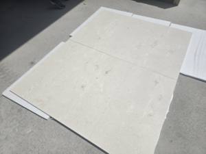 Carreaux en pierre calcaire beige personnalisables de haute qualité 1,2x50x100cm Finition brossée Pierres naturelles fossiles Extérieurs Villas Fabriqués en Turquie - Product Image 3