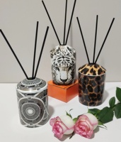 Bouteille de diffuseur d'huile essentielle d'arôme de parfum avec bâton de roseau support de diffuseur d'arôme de roseau en céramique personnalisé