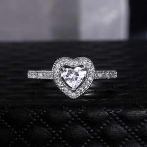 Bague de fiançailles en zircon pour femme, bijou romantique et tendance pour le doigt - Product Image 6