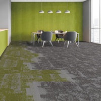 Kommerzielle Moderne Büro-Teppichfliesen 50x50 Nylon PVC-Rücken Rutschfeste Faser für Arbeitsplatz Fleckbeständig