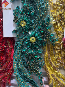 Applicazione in Pizzo con Perline di Strass <span class=keywords><strong>Verde</strong></span> Scuro Delicato, Coppia di Patch Scintillanti in Cristallo Artigianale per Corsetti di Alta Moda e Costumi da Ballo - Product Image 5