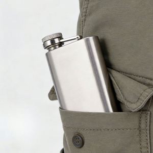 Botella Plana Portátil de Acero Inoxidable de 5oz para Viajes y Campamento con Logotipo Personalizado - Product Image 2