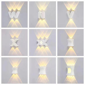 โคมไฟติดผนัง LED โคมไฟตัวอักษรขึ้นและ<span class=keywords><strong>ลง</strong></span>กลางแจ้ง Ip65กันน้ำไฟสวนระเบียงอลูมิเนียมตัวอักษรโคมไฟติดผนัง - Product Image 4