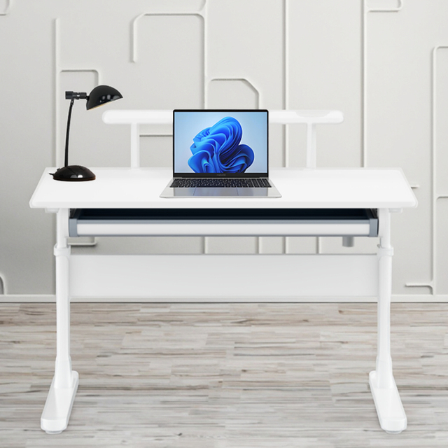 DESIN OEM Durable Adjustable Manual Standing Desk Eco-Friendly White Laminate Solid Falcata Wood Core 100-120cm Storage Home