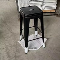 Vente en gros Tabouret de bar intérieur moderne empilable extérieur de 30 pouces de haut en métal noir et fer