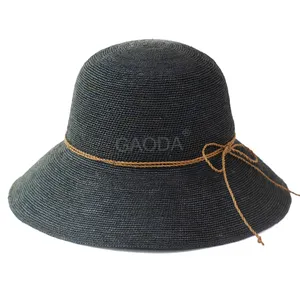 Cappello fatto a mano all'uncinetto per adulti in paglia di rafia