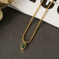 Collier pendentif de mode en acier inoxydable plaqué or 18 carats avec zircon émeraude, personnalisable avec logo, résistant à l'eau et inaltérable, pour femme